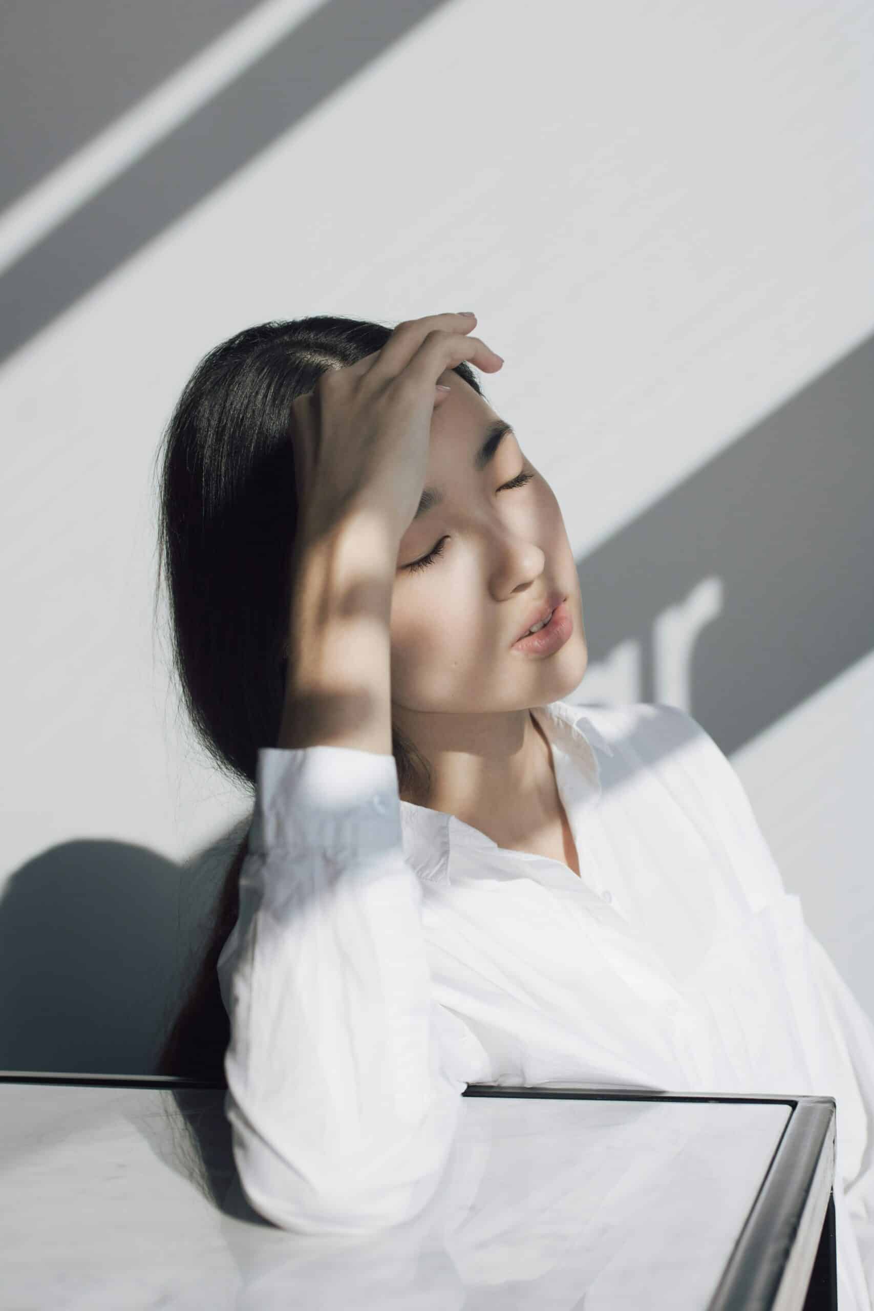 You are currently viewing Stress, santé des femmes et douleurs chroniques : comment la sophrologie peut-elle aider?